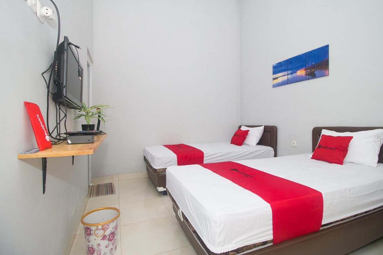 Reddoorz Plus Syariah Near Alun Alun Sampang Sampang  Exterior foto