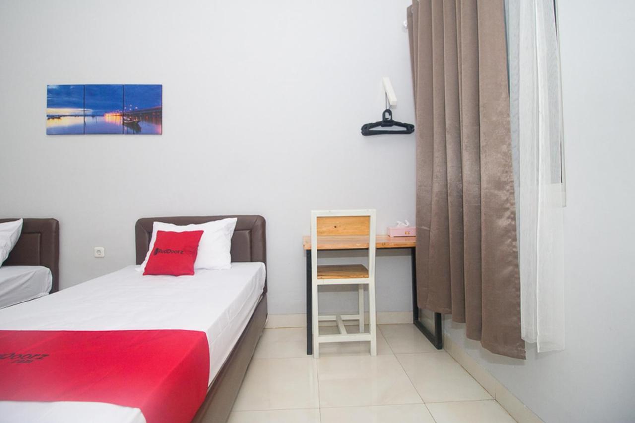 Reddoorz Plus Syariah Near Alun Alun Sampang Sampang  Exterior foto