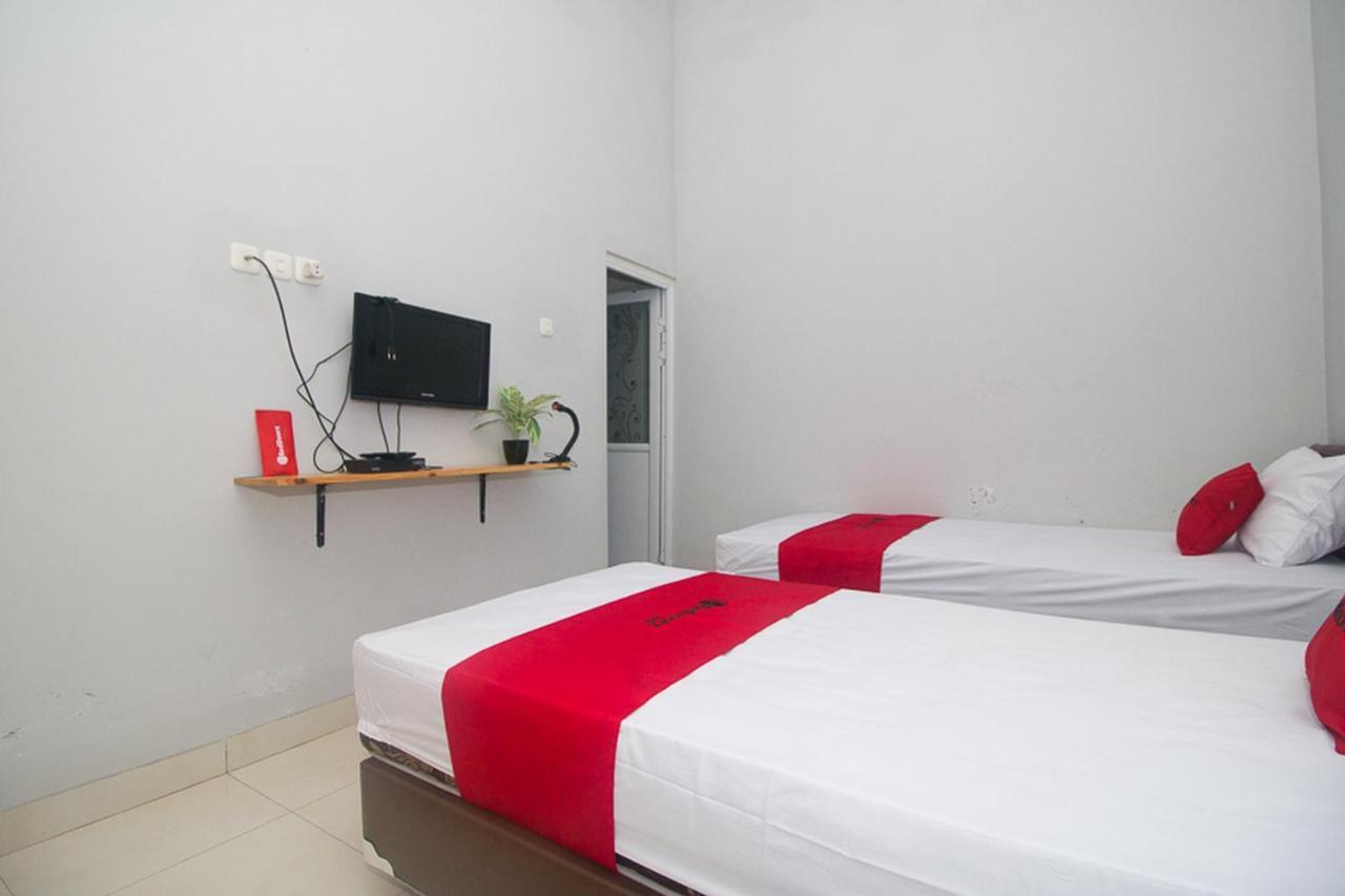 Reddoorz Plus Syariah Near Alun Alun Sampang Sampang  Exterior foto