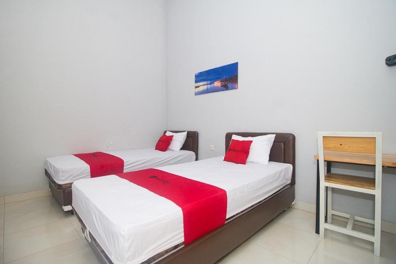Reddoorz Plus Syariah Near Alun Alun Sampang Sampang  Exterior foto