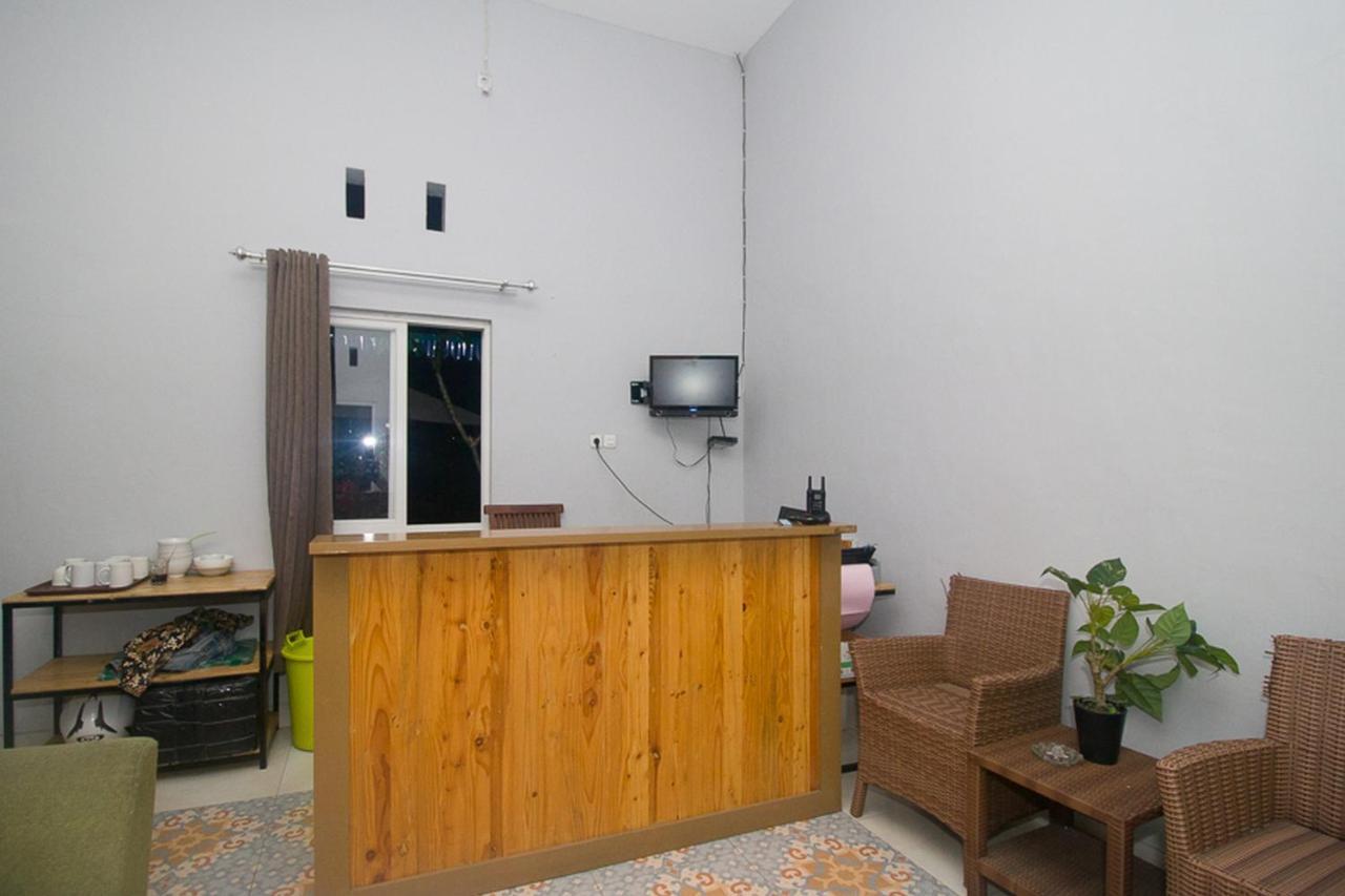Reddoorz Plus Syariah Near Alun Alun Sampang Sampang  Exterior foto