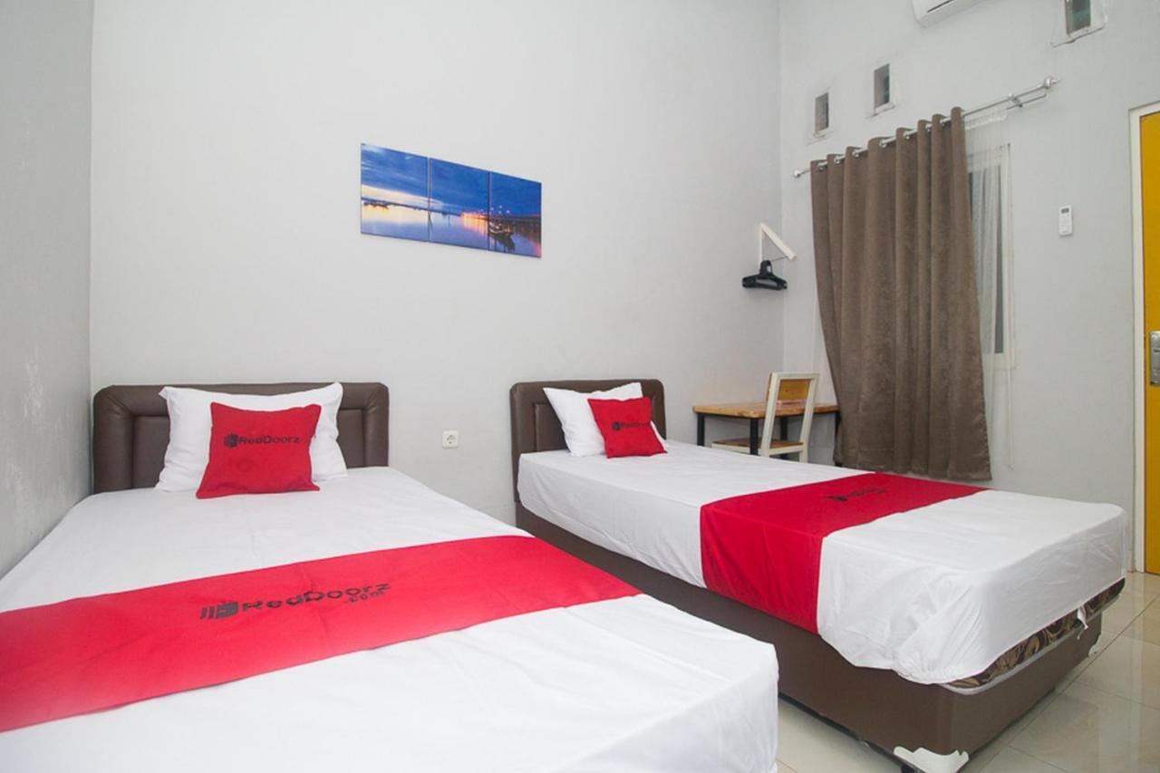 Reddoorz Plus Syariah Near Alun Alun Sampang Sampang  Exterior foto